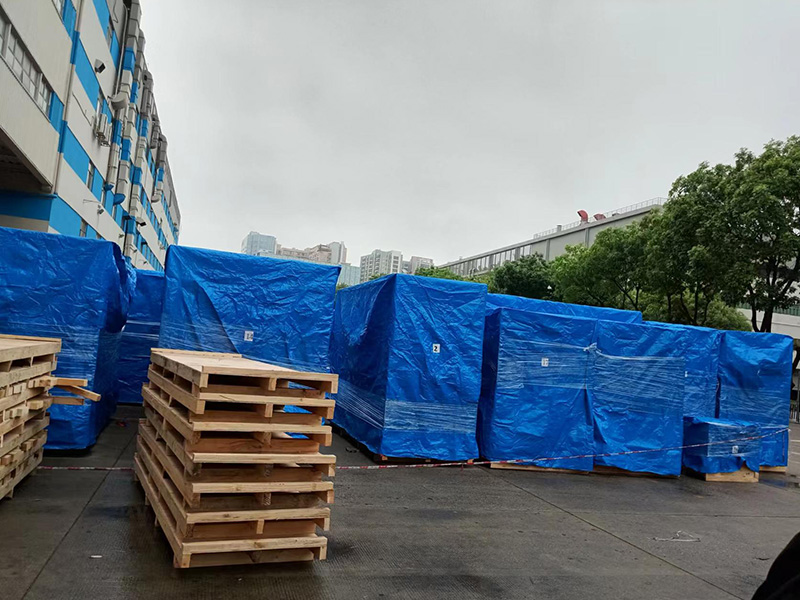 富士(shì)康真空(kōng)防雨木(mu)箱