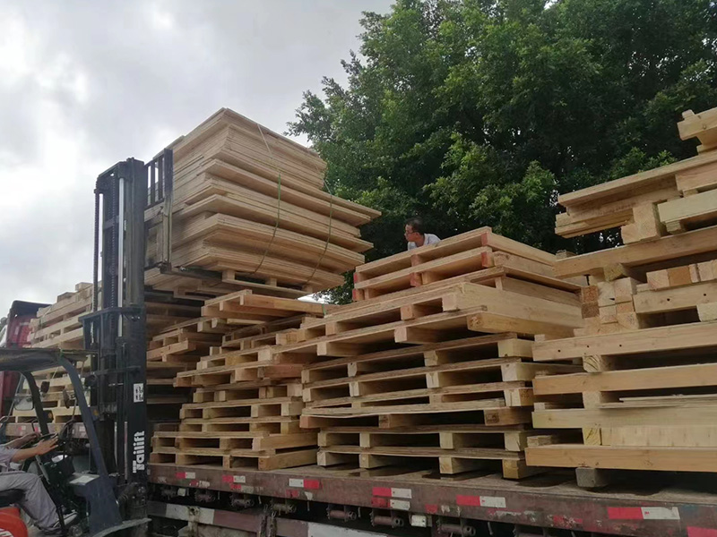 國(guo)内普通木箱裝車(chē)現場