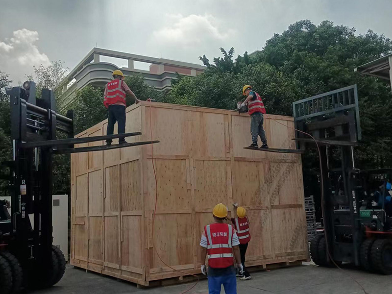 搬遷(qiān)超高超(chao)寬木箱(xiāng)