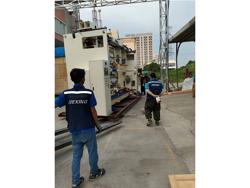 東(dong)莞某公(gōng)司搬遷(qiān)打包現(xian)場